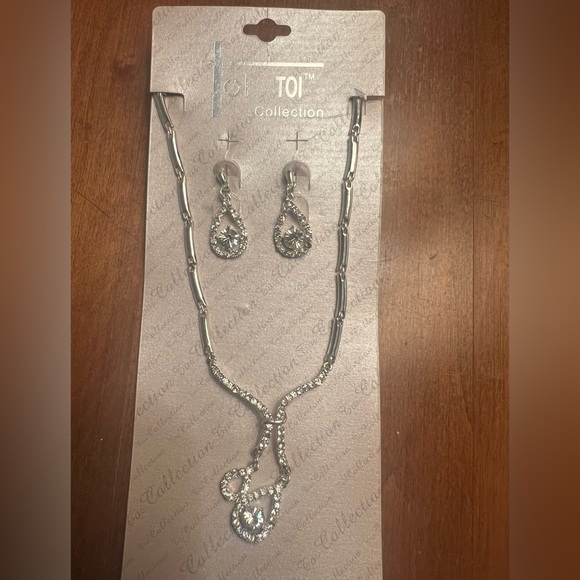 Toi Collection Rhinestone Necklace & Earring Set - Picture 2 of 8
